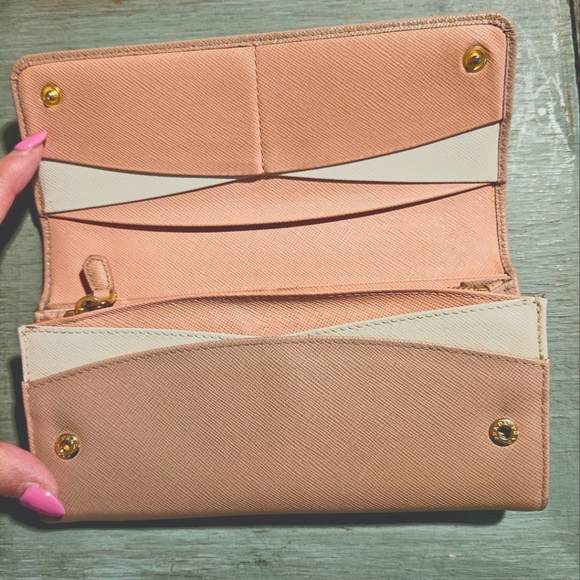 Prada Wallet with gold chain strap - Picture 5 of 9